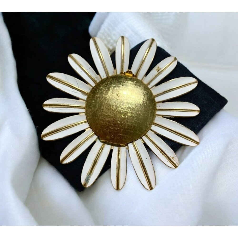 VTG Avon Gold & White Enamel Daisy Flower Brooch Pin Hidden Perfume Center
